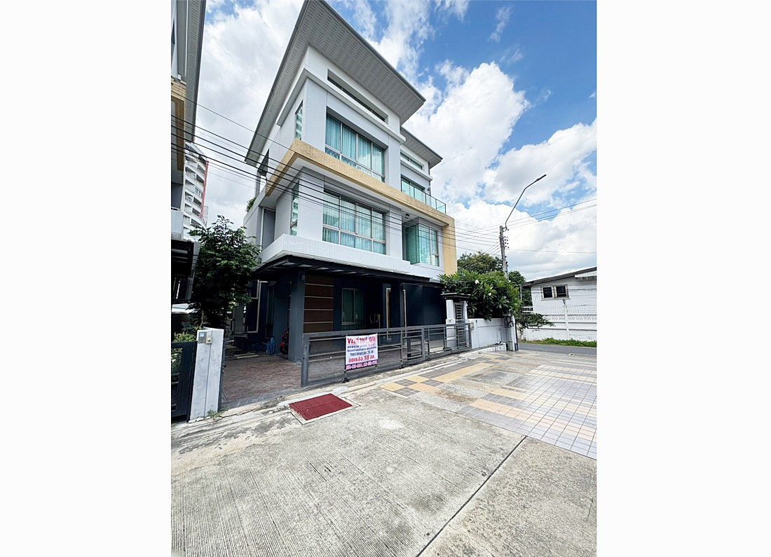 Call : 094-419-9594 Urgent Sale! Beautiful House 3-story (corner plot) Soi Ratchadaphisek 30, Chan Kasem, Chatuchak, near Sky Train Yellow Line Ladprao Station Call : 094-419-9594 Urgent Sale! Beautiful House 3-story (corner plot) Soi Ratchadaphisek 30, Chan Kasem, Chatuchak, near Sky Train Yellow Line Ladprao Station