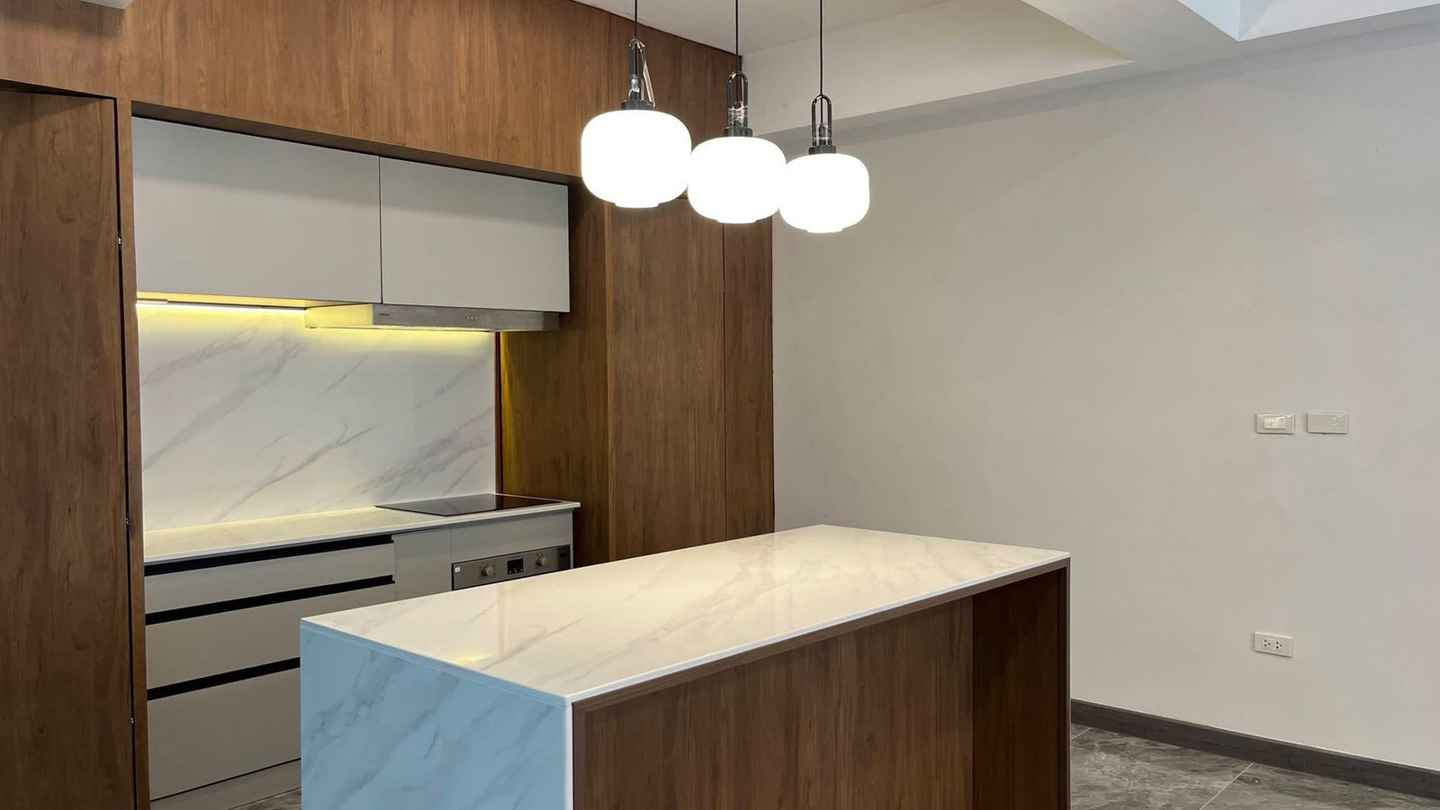 🏡ให้เช่าบ้านหรู 5 ชั้น ใจกลางทองหล่อ ซอย 25 5 ห้องนอน 7 ห้องน้ำสไตล์คลาสสิกผสมโมเดิร์น พื้นที่ใช้สอยกว่า 600 ตร.ม. 🐶 Pet-Friendly 🏢 สามารถทำ Home Office และจดทะเบียนบริษัทได้ 💰 ค่าเช่า 130,000 บาท/เดือน – รูปที่ 4