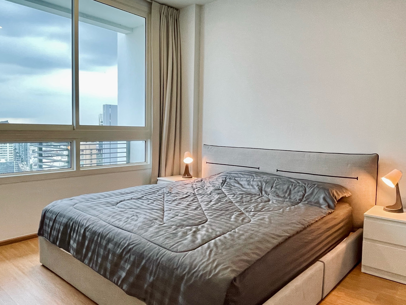 🔥 สุดคุ้ม! ห้องมุมใหญ่ 56 ตร.ม. ใกล้ BTS ราชเทวี เพียง 100 ม. 🏙️ ชั้นสูง | วิวโล่งไม่บล็อก | ทิศเหนือ 🚆 เพียง 1 สถานีถึงสยาม — ทำเลดี เดินทางสะดวก! 🔥 สุดคุ้ม! ห้องมุมใหญ่ 56 ตร.ม. ใกล้ BTS ราชเทวี เพียง 100 ม. 🏙️ ชั้นสูง | วิวโล่งไม่บล็อก | ทิศเหนือ 🚆 เพียง 1 สถานีถึงสยาม — ทำเลดี เดินทางสะดวก!