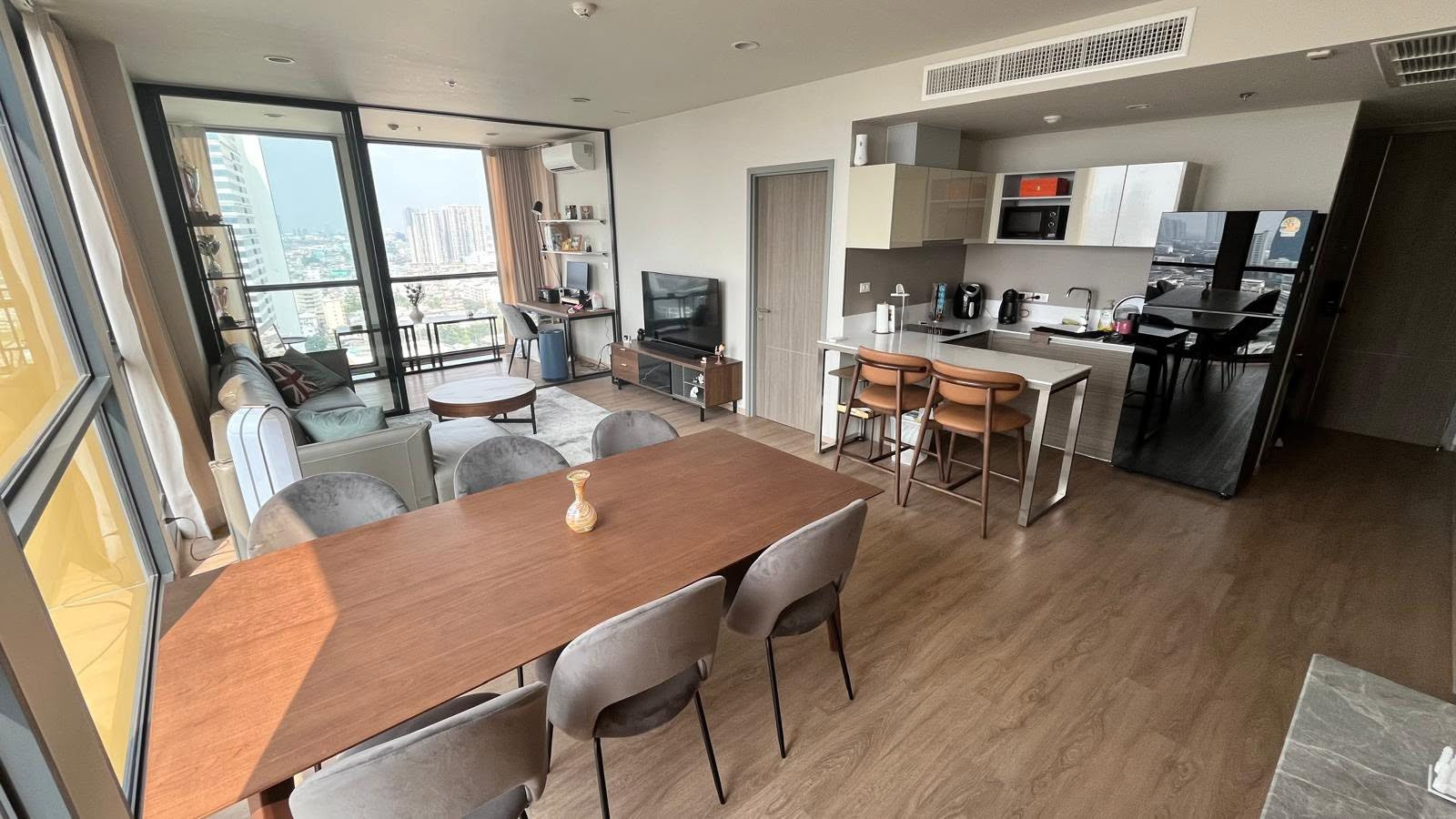 ST801/ขาย คอนโดหรูระดับ Ultra Luxury: The Issara Sathorn (ดิ อิสสระ สาทร) ชั้น 25 ยูนิต 90 ตร.ม. 2 ห้องนอน วิวพาโนรามาสวนลุมพินีและโค้งน้ำบางกระเจ้า – รูปที่ 2