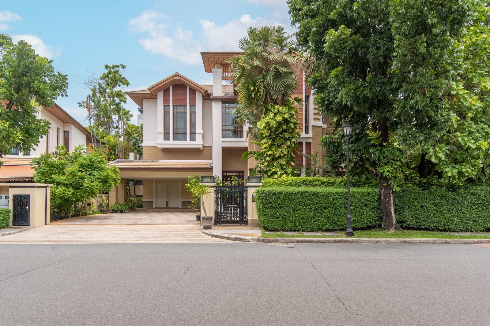🏡 BAAN SANSIRI SUKHUMVIT 67 ✨ ULTRA LUXURY CORNER RESIDENCE 🏊 PRIVATE POOL | 560 SQ.M. 💰 RENT 500K | SALE 189M 🏡 BAAN SANSIRI SUKHUMVIT 67 ✨ ULTRA LUXURY CORNER RESIDENCE 🏊 PRIVATE POOL | 560 SQ.M. 💰 RENT 500K | SALE 189M