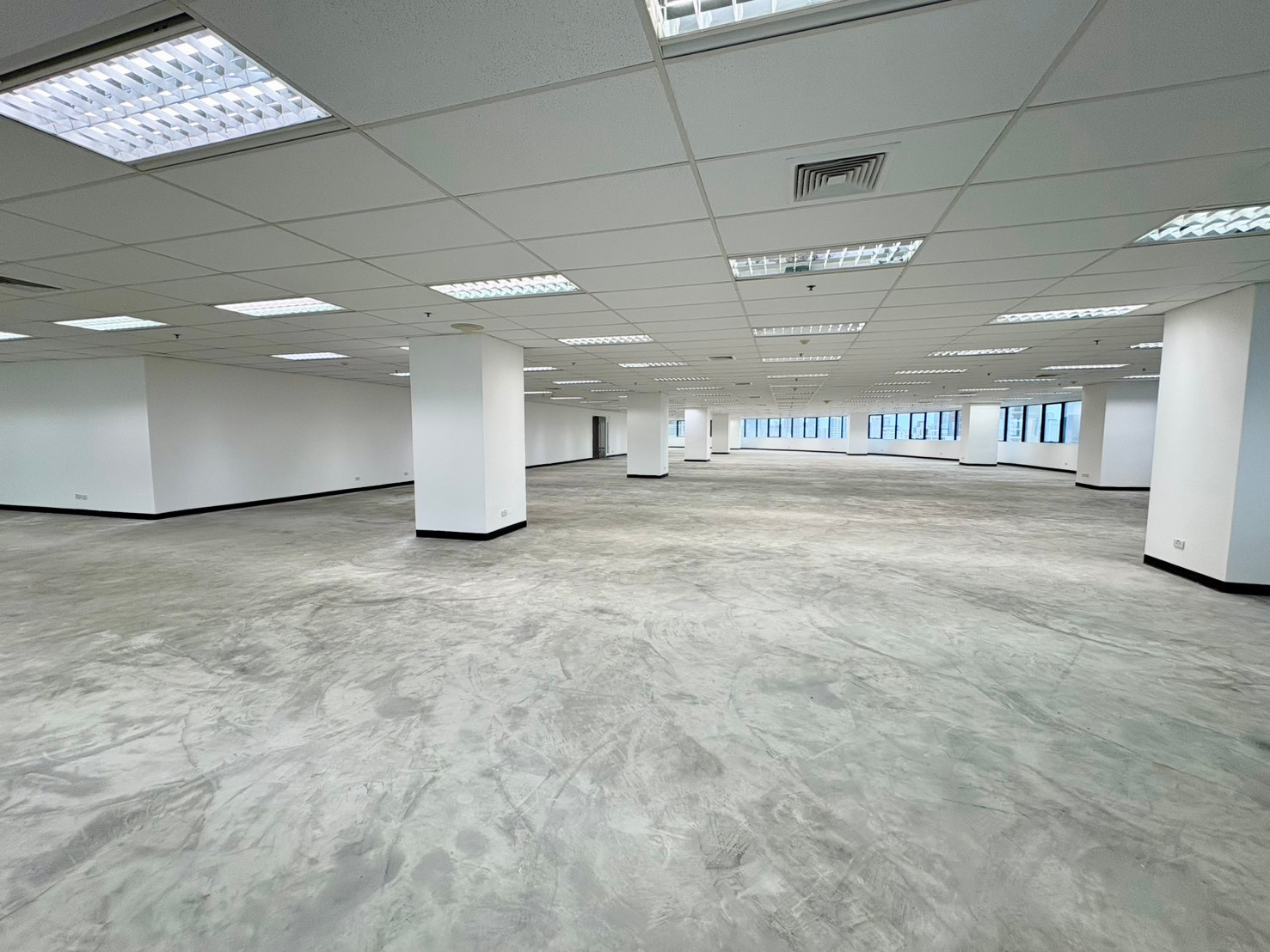 Office space for rent at Ital-Thai Tower, 25th Floor, size 937.57 sq.m.