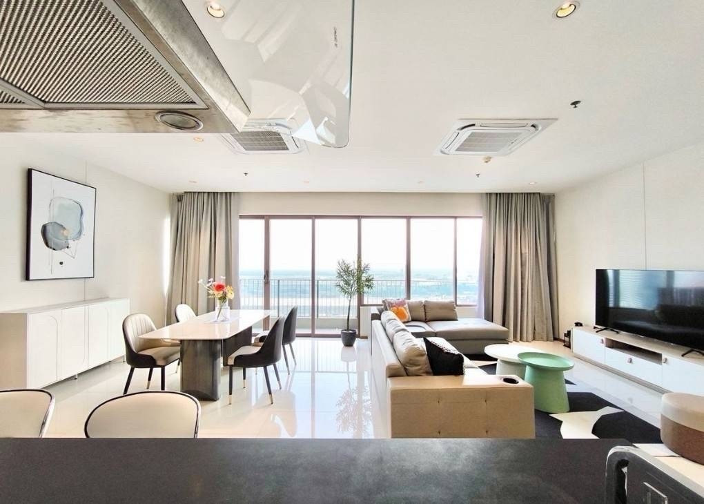Sell  The Emporio Place 3 bedroom 4 bathrooms 161 sqm for Sell only 33,000,000 please contact 0816878954