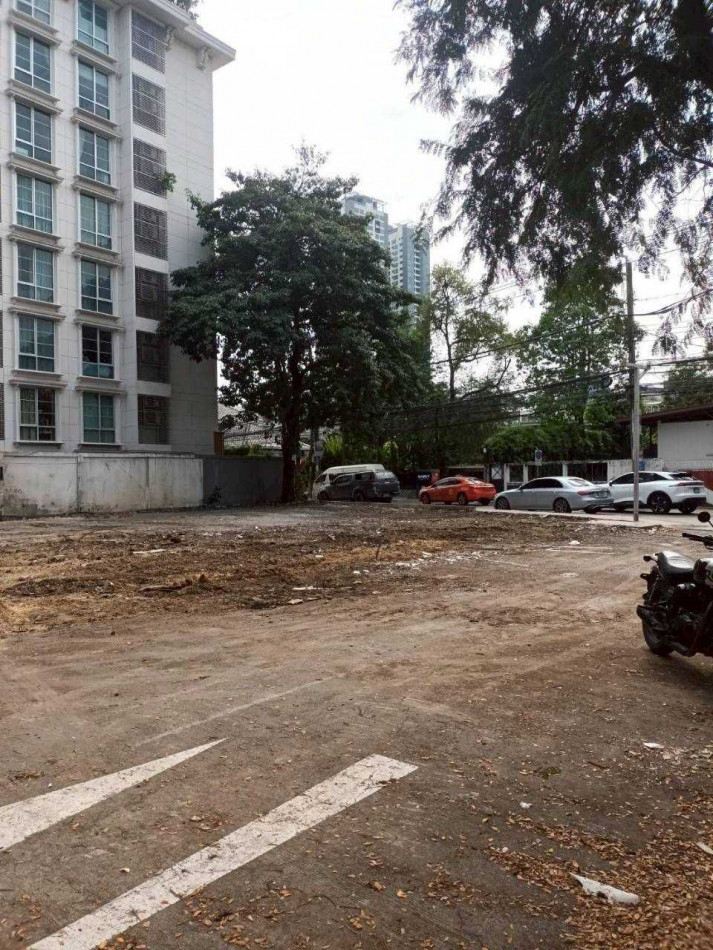 Land for rent in the heart of Sukhumvit 39, near condo areas, suitable for a shop, 1 rai 39 sq m. – รูปที่ 2