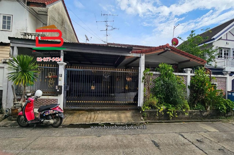 Single house, Lat Phrao 101, Soi 48, Intersection 1 (near Bueng Thonglang Temple), area 50 sq m., Khlong Chan Subdistrict, Bang Kapi District. Single house, Lat Phrao 101, Soi 48, Intersection 1 (near Bueng Thonglang Temple), area 50 sq m., Khlong Chan Subdistrict, Bang Kapi District.