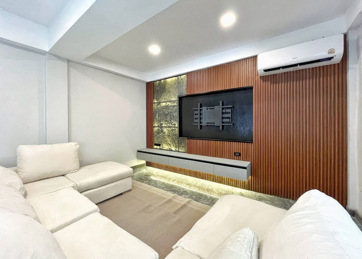 🏡ให้เช่าบ้านหรู 5 ชั้น ใจกลางทองหล่อ ซอย 25 5 ห้องนอน 7 ห้องน้ำสไตล์คลาสสิกผสมโมเดิร์น พื้นที่ใช้สอยกว่า 600 ตร.ม. 🐶 Pet-Friendly 🏢 สามารถทำ Home Office และจดทะเบียนบริษัทได้ 💰 ค่าเช่า 130,000 บาท/เดือน – รูปที่ 3
