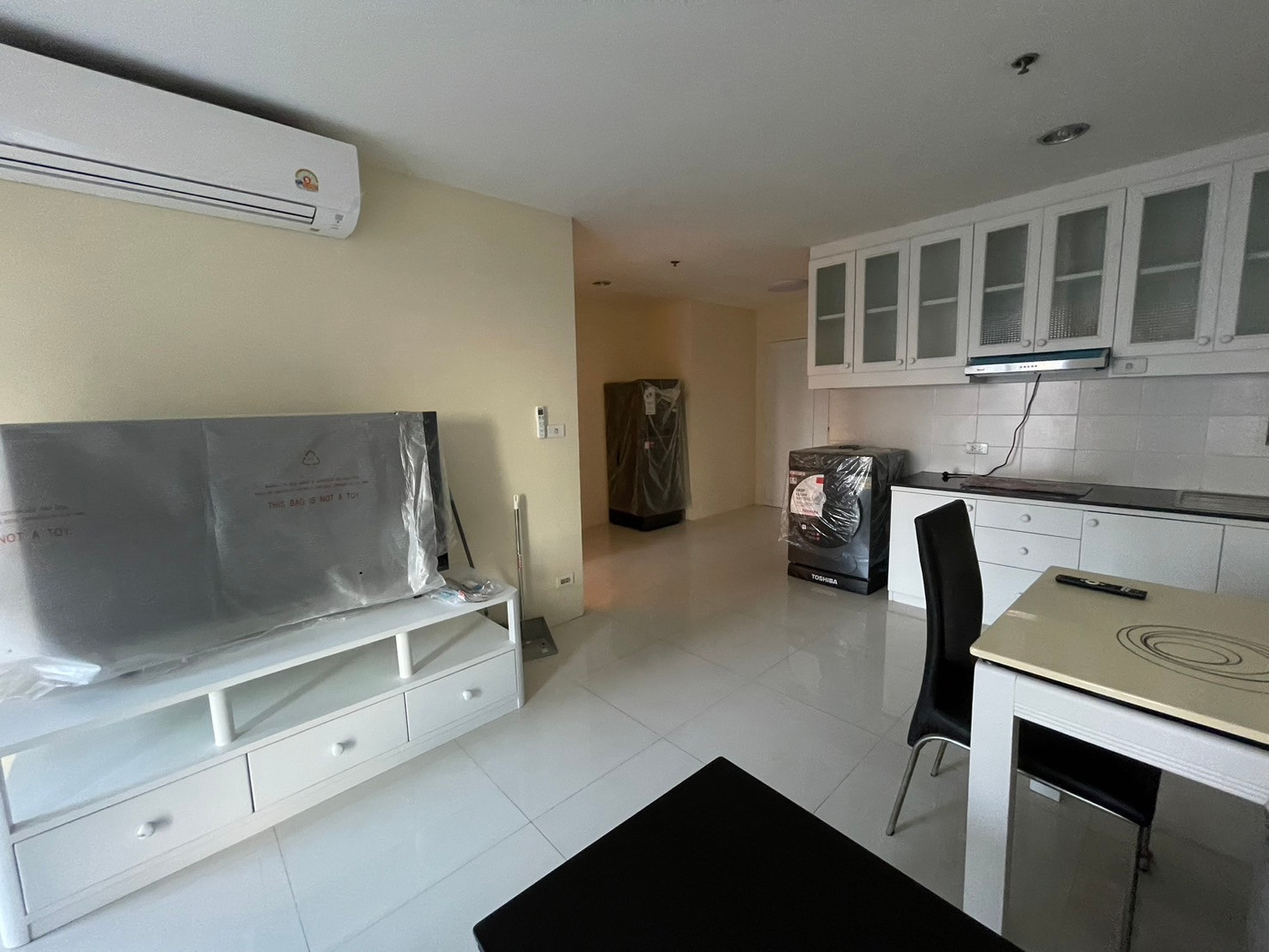 Silom Suite Room for Rent (Sathorn 12) Silom Suite Room for Rent (Sathorn 12)