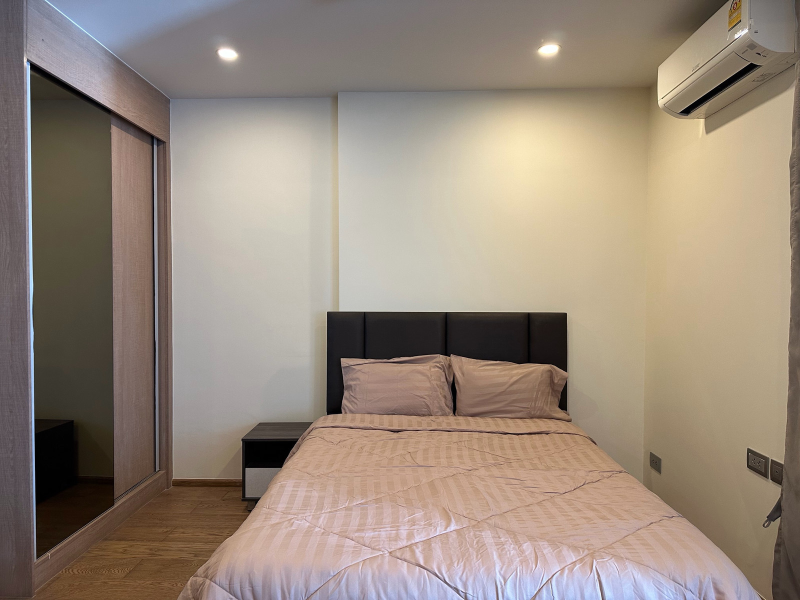 🔥 The room has just been reserved! This price is no longer available 🔥 For rent Q Chidlom–Phetchaburi Curved glass room, high floor, only 19,000 baht/month. 🔥 The room has just been reserved! This price is no longer available 🔥 For rent Q Chidlom–Phetchaburi Curved glass room, high floor, only 19,000 baht/month.