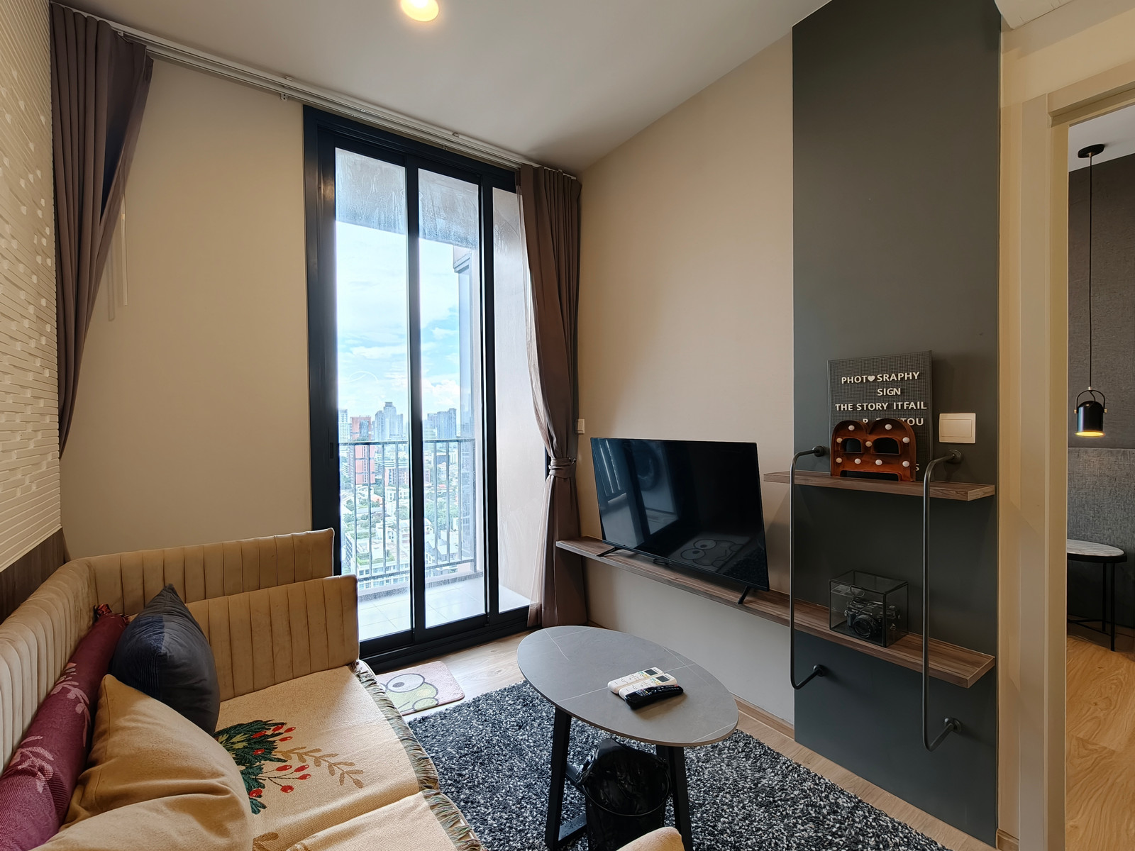 Oka Haus stylish one bedroom unit [fully furnished] with bathtub for rent. High floor &amp; open view
