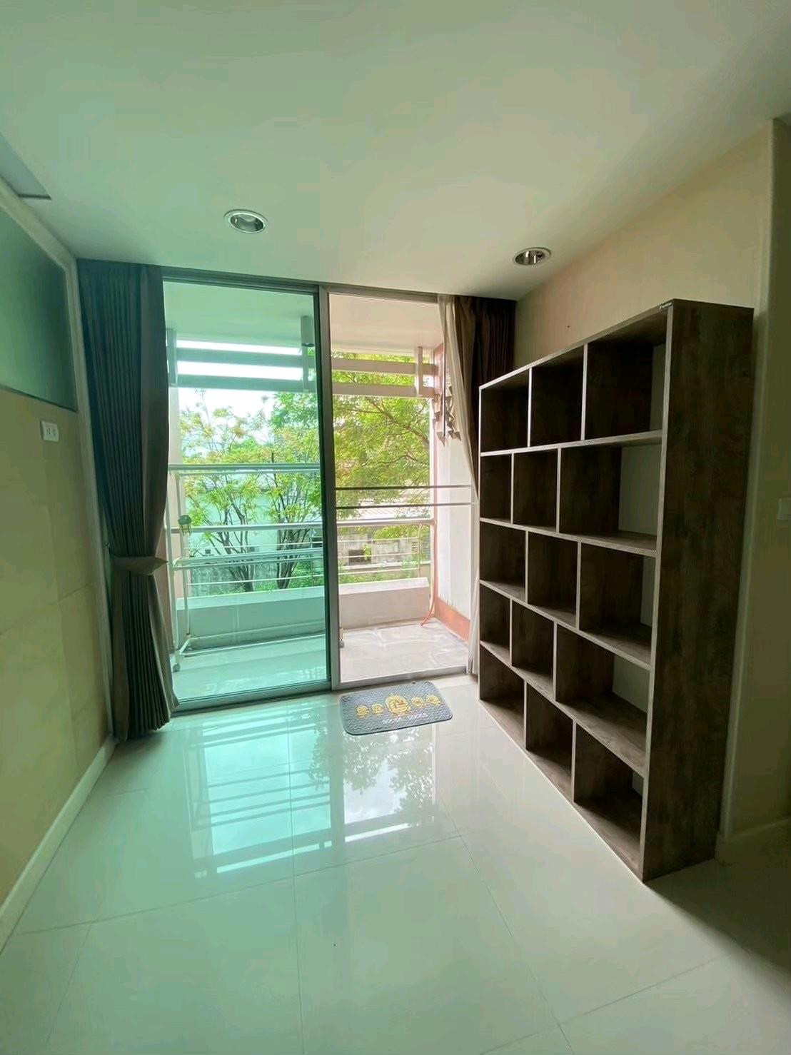 🏢 ตอบโจทย์ทุกความต้องการ ของชีวิตคนเมือง กับคอนโดใกล้รถไฟใต้ดิน ที่ The kris condo รายล้อมด้วยสิ่งอำนวยความสะดวกต่างๆมากมาย  📢 ใช้ชีวิตกับสิ่งดีๆ เดินทางสะดวก เงียบสงบไม่วุ่นวาย กับคอนโด low rise ที่ The kris condo รัชดาซอย 17         🏆✨ ให้เช่า.....เ – รูปที่ 3