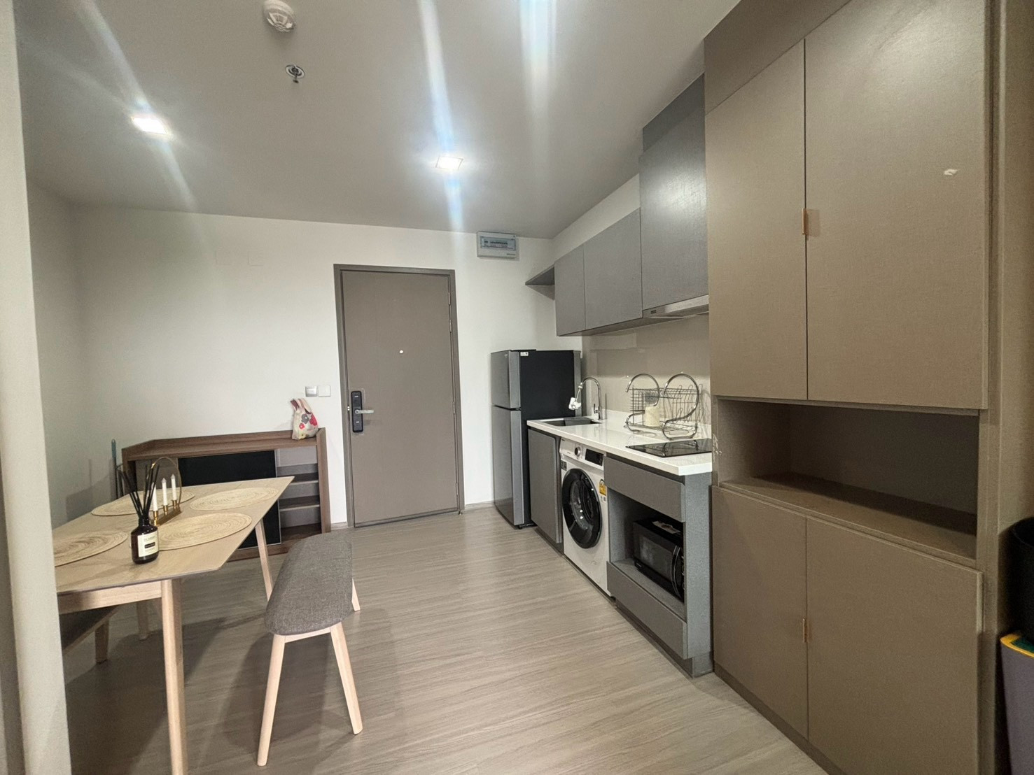 Life Asoke Hype Rama 9 For Rent (Close to MRT Rama 9 ) Life Asoke Hype Rama 9 For Rent (Close to MRT Rama 9 )