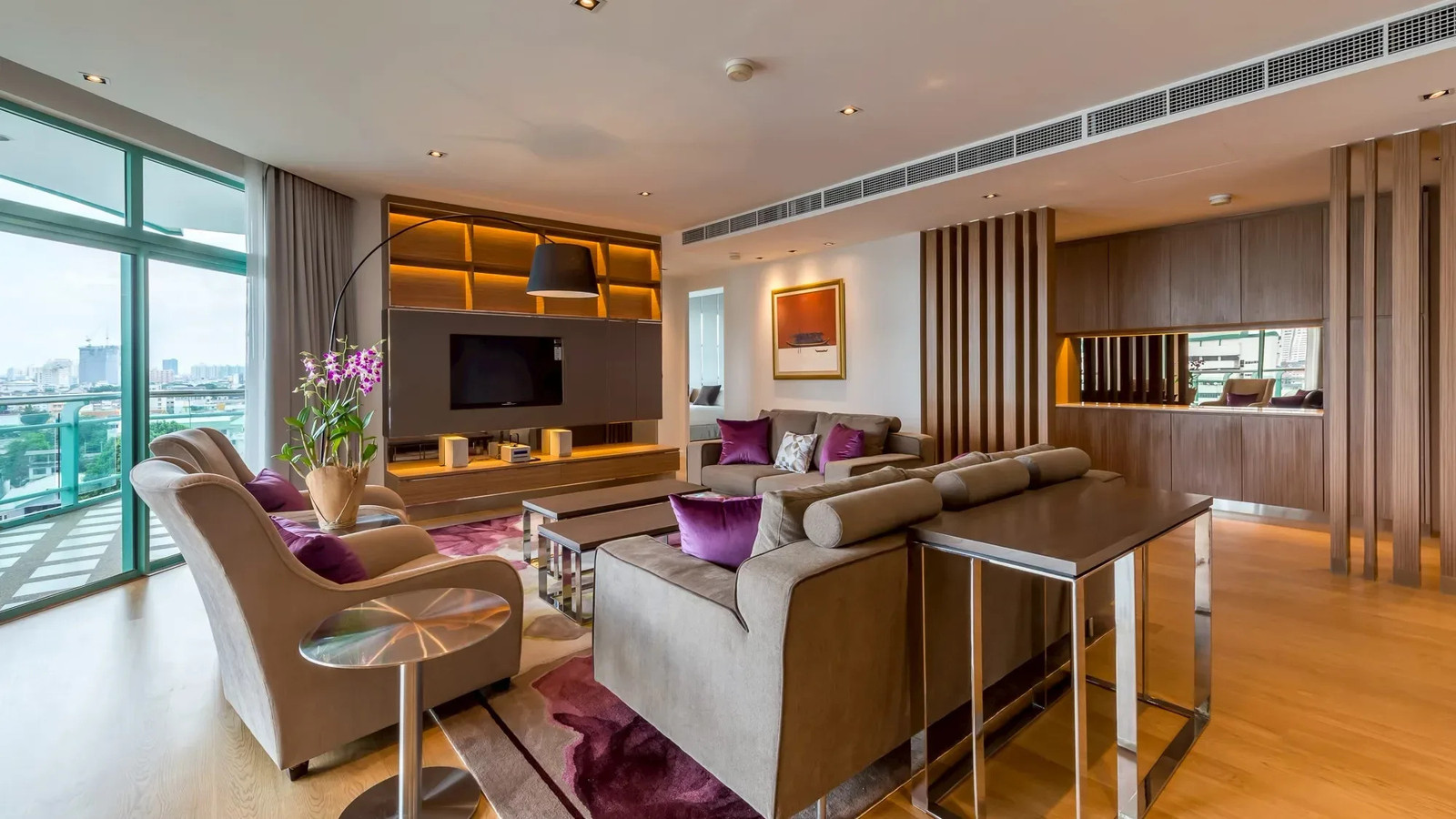 Luxurious riverside condo for rent (4 bedrooms, 250 sq m.), enormous space, like being at home, panoramic views, 5-star service, near BTS Saphan Taksin and Sathorn. Luxurious riverside condo for rent (4 bedrooms, 250 sq m.), enormous space, like being at home, panoramic views, 5-star service, near BTS Saphan Taksin and Sathorn.