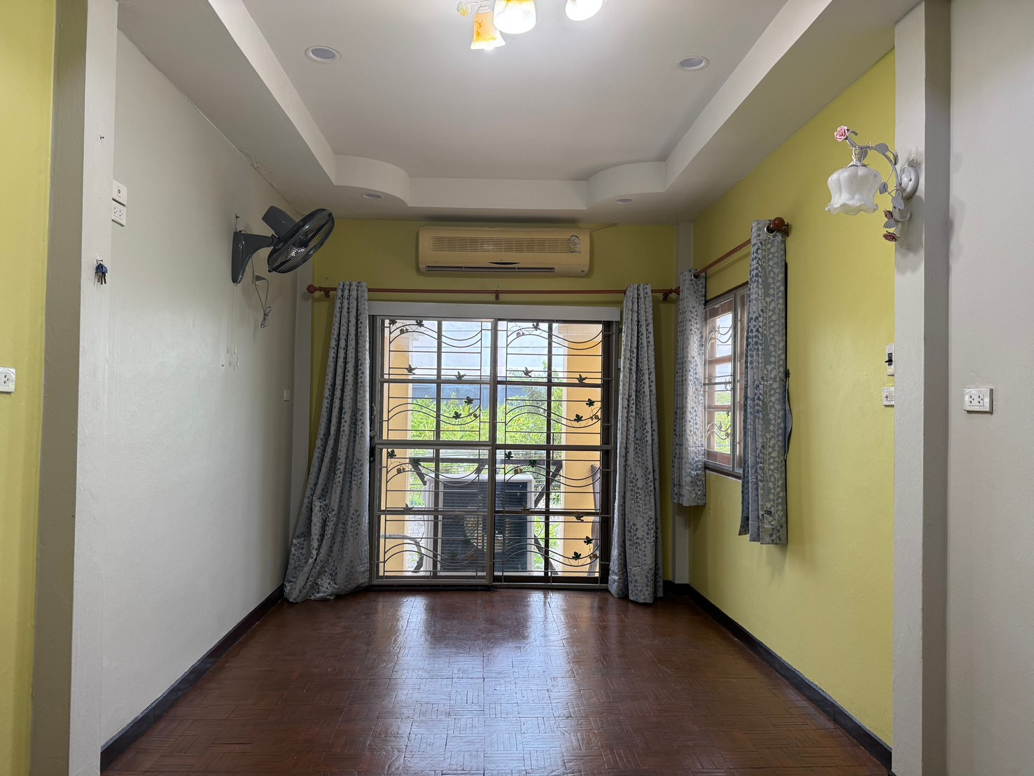 ขาย หรือ ให้เช่า บ้านเดี่ยวกำแพงร่วม หมู่บ้านสราญวงศ์ ร่มเกล้า – รูปที่ 2