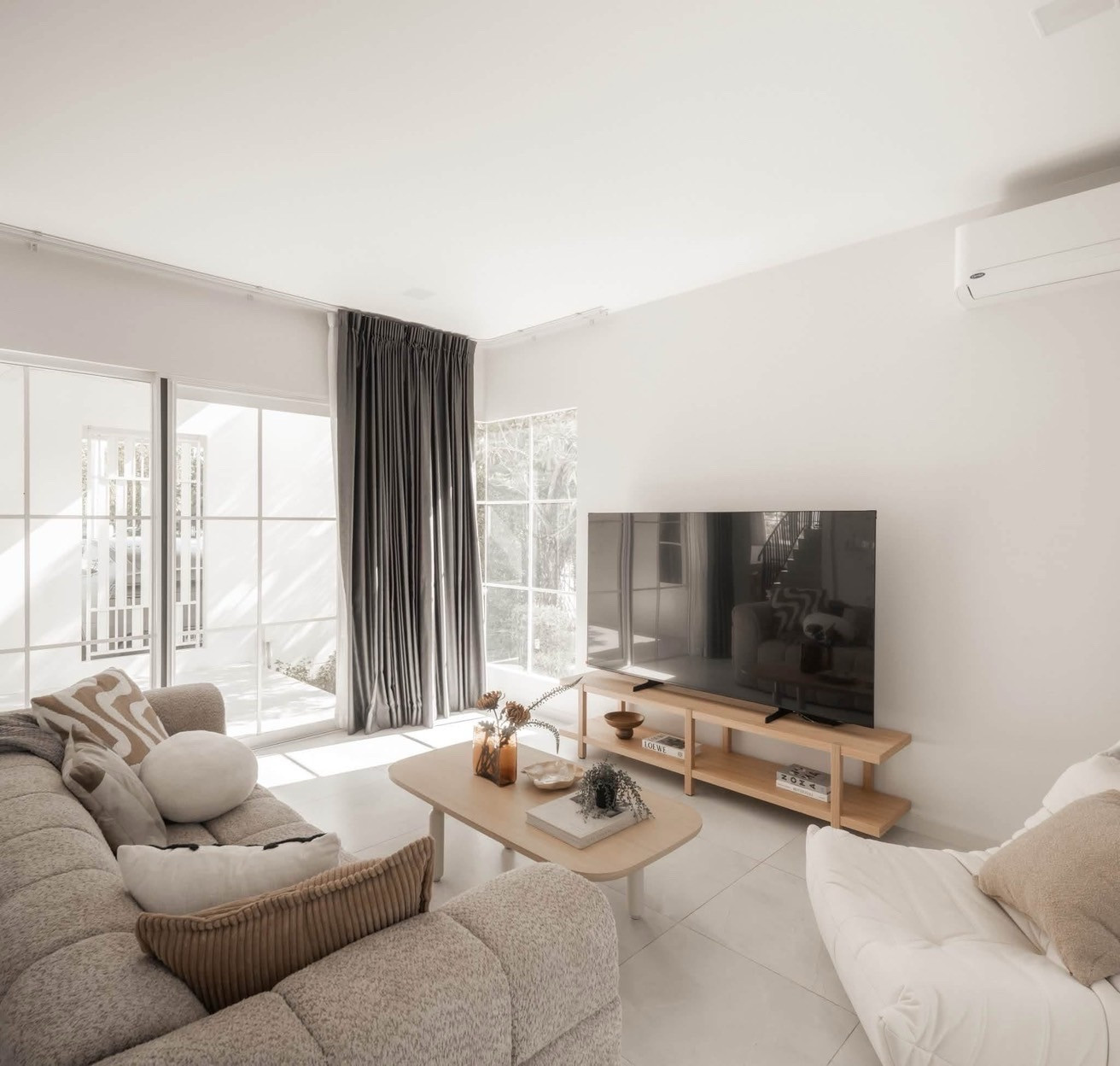 Luxury detached house for rent on the corner of Chaiyaphruek, Bangna KM.15 Luxury detached house for rent on the corner of Chaiyaphruek, Bangna KM.15