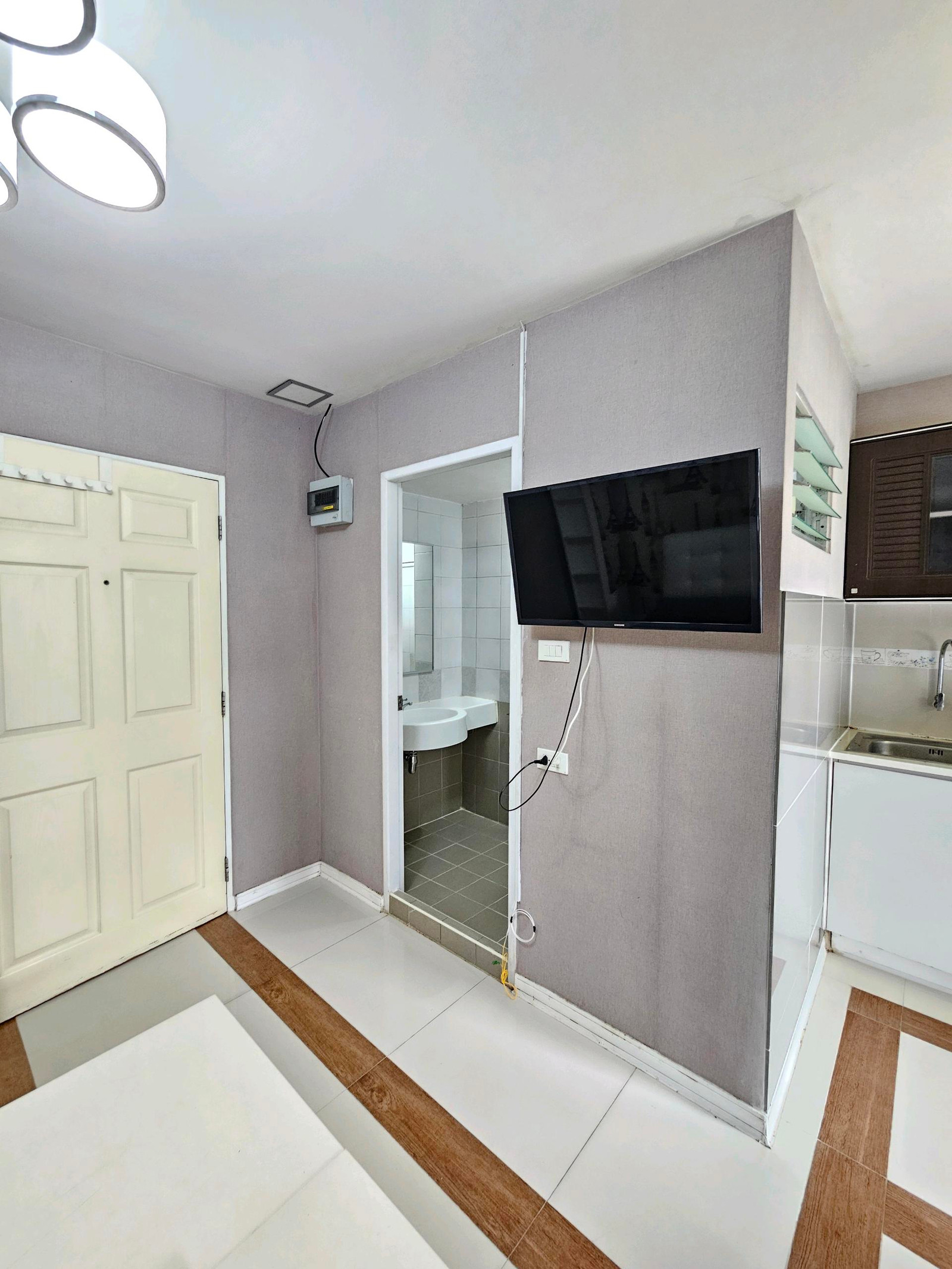 ให้เช่า B2 ชั้น 4 ตะวันออก ห้องสวยค่ะ  – รูปที่ 3