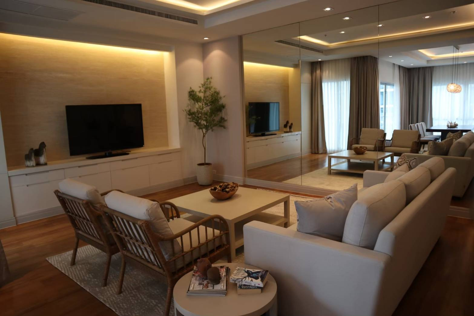 RENT CONDO Royal Residence Park (Royal Residence Park) Type 3 Bed BTS Phloenchit RENT CONDO Royal Residence Park (Royal Residence Park) Type 3 Bed BTS Phloenchit