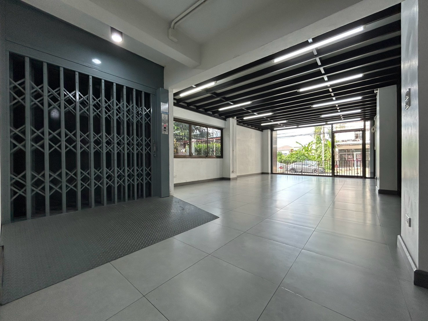 🏢 For rent! 4.5-storey office building, On Nut 70/1, detached building in a private fence | There is a goods elevator | Large usable area 675 sq m.🚗 Parking for about 4 cars 💰 Rent 90,000 baht/month – รูปที่ 4