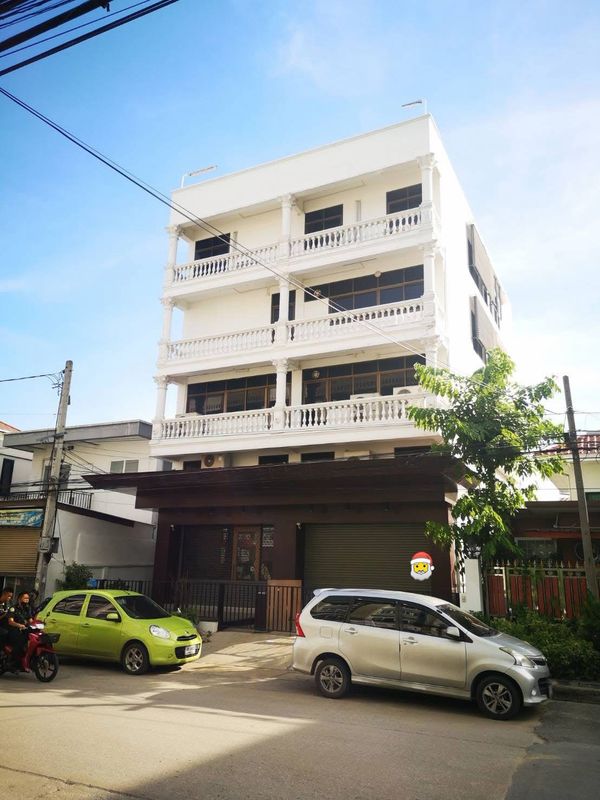 🏢 ให้เช่า! อาคารสำนักงาน 4.5 ชั้น อ่อนนุช 70/1  อาคารเดี่ยวในรั้วส่วนตัว | มีลิฟต์ขนสินค้า | พื้นที่ใช้สอยขนาดใหญ่ 675 ตร.ม.🚗 จอดรถได้ประมาณ 4 คัน 💰 ค่าเช่า 90,000 บาท/เดือน
