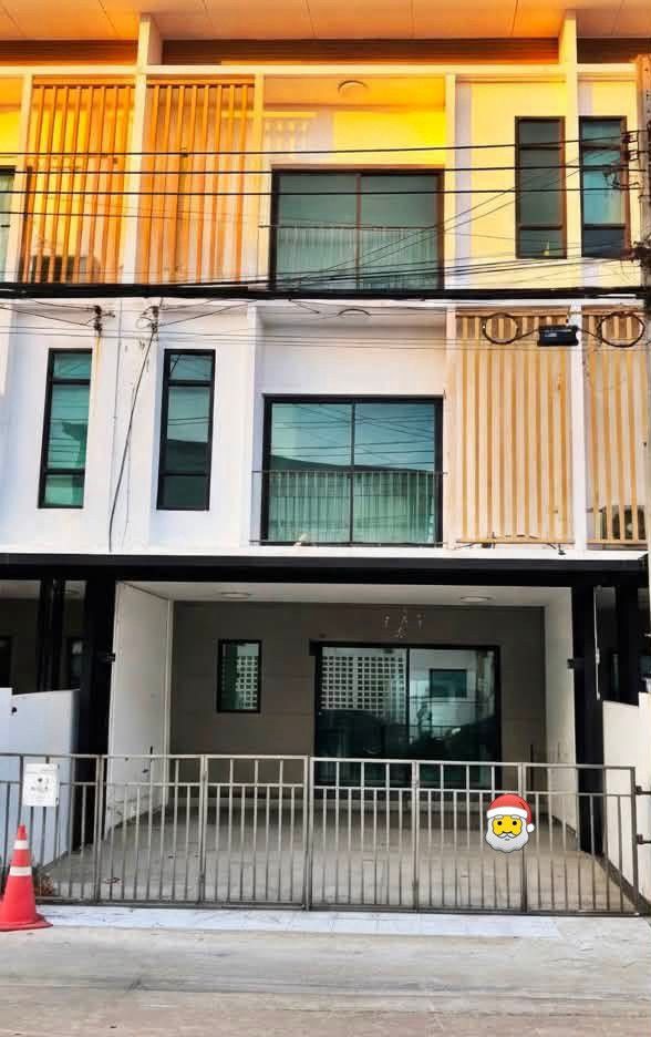 🏡 3-story townhouse for rent, Patio Srinakarin-Rama 9 project, 4 bedrooms, 3 bathrooms | 191 sq m. | 2 parking spaces 💰 Rent only 20,000 baht/month