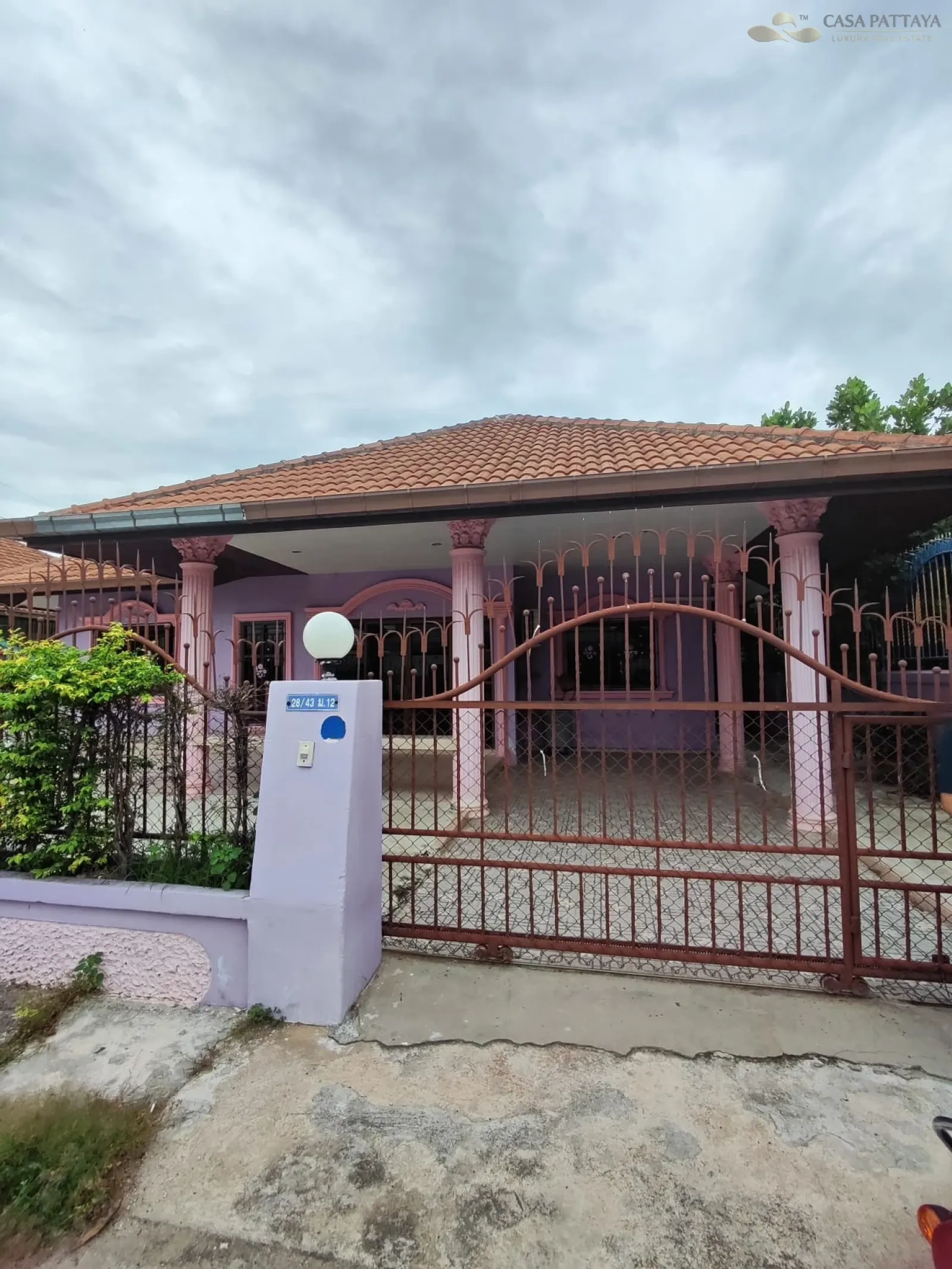 Single-Story Detached House for Sale at Eakmongkol Village 2 Single-Story Detached House for Sale at Eakmongkol Village 2