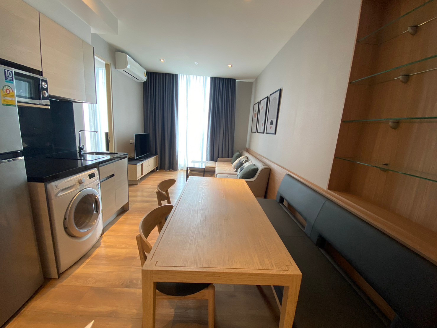 For sale: 2 bedrooms, size 55 SQ.M Tower 3, 15th floor. If interested, contact Line: kanomtarn