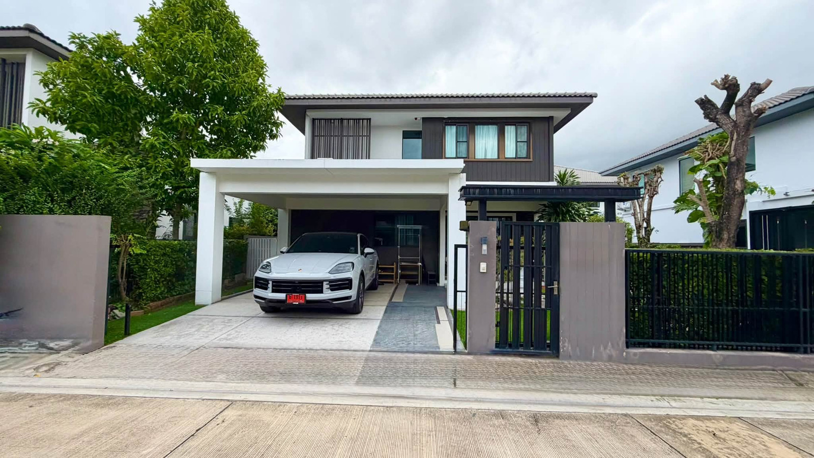 For rent 66 sq m, 4 bedrooms, 3 bathrooms, 2-story detached house, Manthana, Bangna Km 7. For rent 66 sq m, 4 bedrooms, 3 bathrooms, 2-story detached house, Manthana, Bangna Km 7.