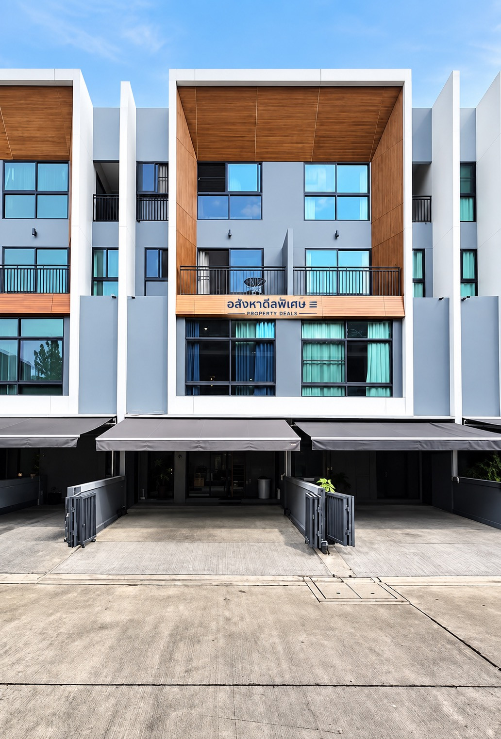 ๐๐ฅ๐๐๐ก ๐ฅ๐๐ ๐ ๐ฏ Luxury townhome, Rama IX location ๐ฏ | ๐ญ๐ฑ.๐ต million baht | Behind the house, view of the swimming pool and garden โข Project next to the main road โข Near the expressway ๐๐ฅ๐๐๐ก ๐ฅ๐๐ ๐ ๐ฏ Luxury townhome, Rama IX location ๐ฏ | ๐ญ๐ฑ.๐ต million baht | Behind the house, view of the swimming pool and garden โข Project next to the main road โข Near the expressway