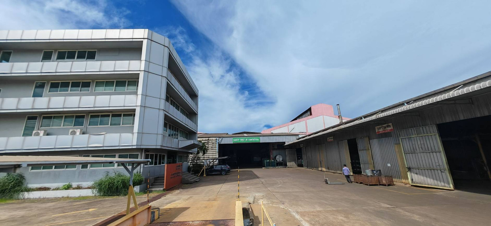 📍ขายที่ดินพร้อมโรงงานหล่อเหล็ก บนถนนเอกชัย สมุทรสาคร ที่ดิน 20 ไร่ 250 ล้าน มีใบ รง.4 พร้อมอาคารโรงงาน สำนักงาน และสิ่งปลูกสร้าง ติดต่อ 0982645161