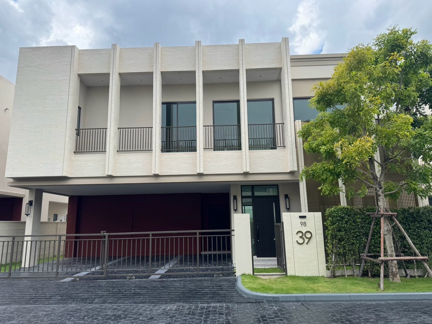 AIRI Sukhumvit-Bangna Km.5 🏡 61.3 sq.wah 🛏 4 Bedrooms | 🚿 5 Bathrooms Special Price: THB 15.9M* 📞0646428664 AIRI Sukhumvit-Bangna Km.5 🏡 61.3 sq.wah 🛏 4 Bedrooms | 🚿 5 Bathrooms Special Price: THB 15.9M* 📞0646428664