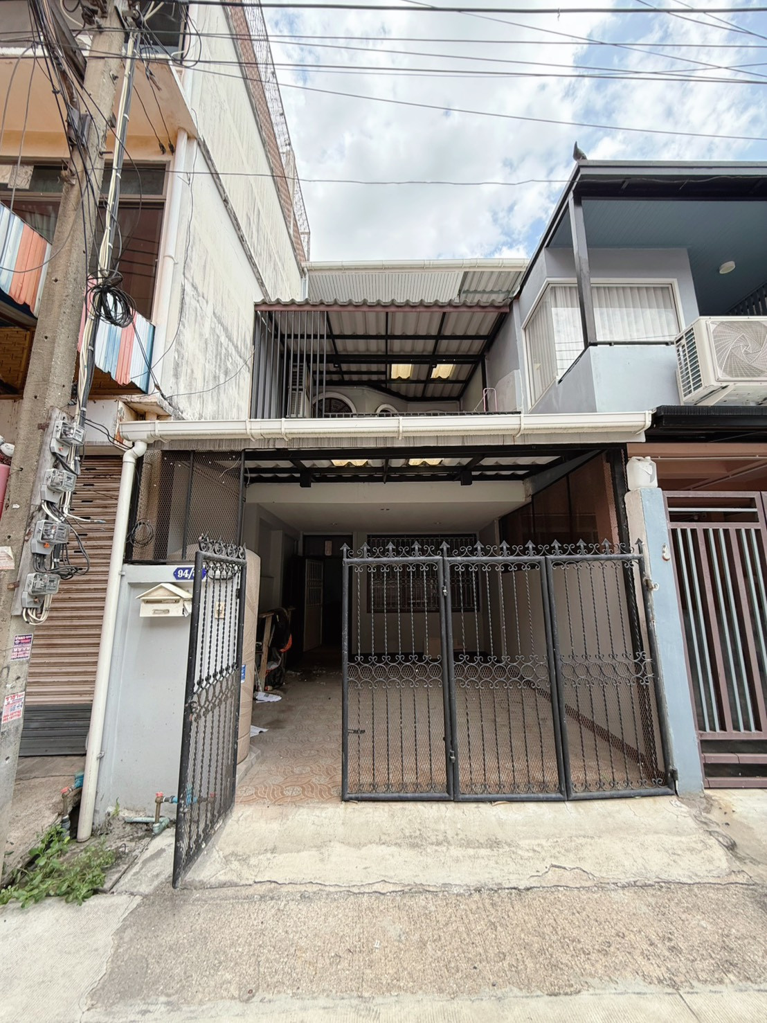 For rent, 3-story townhouse, Senanikom Road 1, Soi 4, near BTS Senanikom Station, only 450 meters.