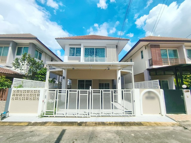 🏡✨ Newly renovated semi-detached house Single house feel warm minimalist Prime location next to Sawai Pracharat Road! 🏡✨ Newly renovated semi-detached house Single house feel warm minimalist Prime location next to Sawai Pracharat Road!