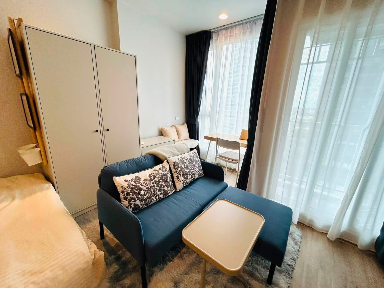 Culture Thonglor, convenient travel, beautiful rooms, shuttle service available. Culture Thonglor, convenient travel, beautiful rooms, shuttle service available.