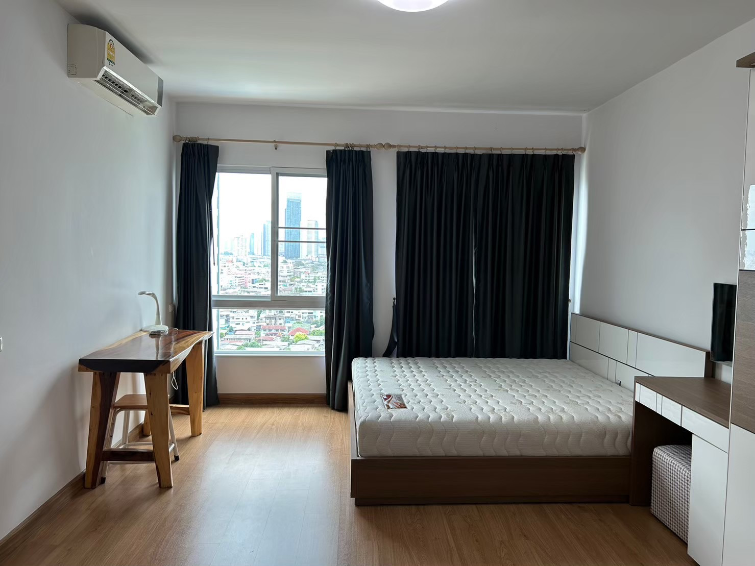 FOR RENT 🏙️ Fully Renovated River-View Condo – รูปที่ 2
