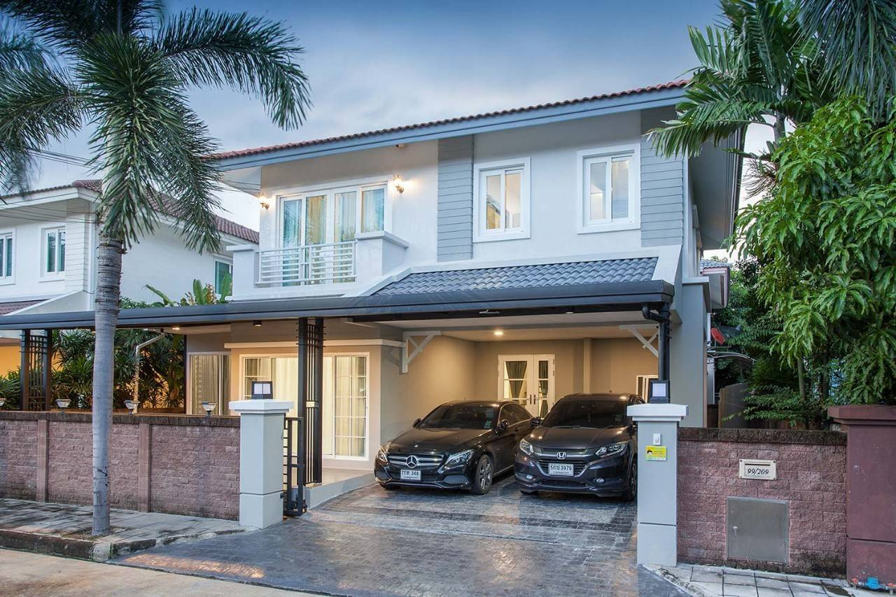 For rent Casa Ville Watcharapol Sukhapiban 5, detached house, 4 bedrooms + office room, Fully Furnished, near the expressway. For rent Casa Ville Watcharapol Sukhapiban 5, detached house, 4 bedrooms + office room, Fully Furnished, near the expressway.