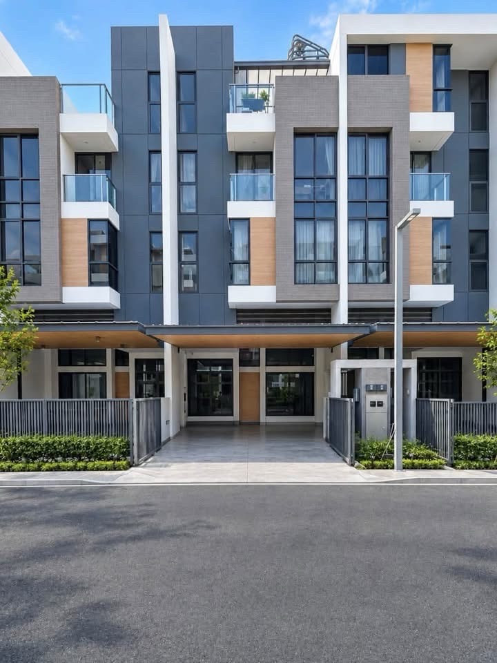 𝗕𝗮𝗮𝗻 𝟯𝟲𝟱 Rama 𝟯 Townhome 𝟰.𝟱 floor, decorated, ready to move in, good location, near the expressway, near 𝗞𝗶𝗻𝗴’𝘀 𝗖𝗼𝗹𝗹𝗲𝗴𝗲 just 𝟰.𝟰 km. 𝗕𝗮𝗮𝗻 𝟯𝟲𝟱 Rama 𝟯 Townhome 𝟰.𝟱 floor, decorated, ready to move in, good location, near the expressway, near 𝗞𝗶𝗻𝗴’𝘀 𝗖𝗼𝗹𝗹𝗲𝗴𝗲 just 𝟰.𝟰 km.