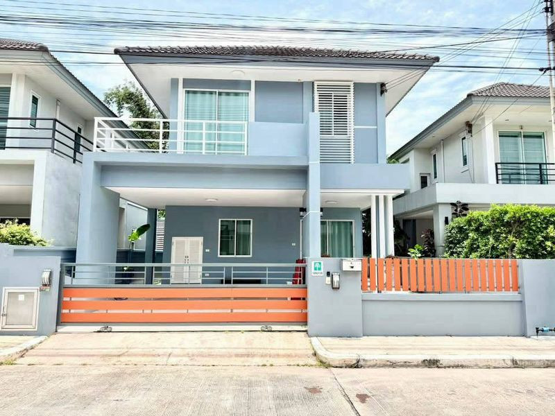 2-story house for sale in The Tree Sriracha-Nong Kham Village; fully furnished, transfer fees included. 2-story house for sale in The Tree Sriracha-Nong Kham Village; fully furnished, transfer fees included.
