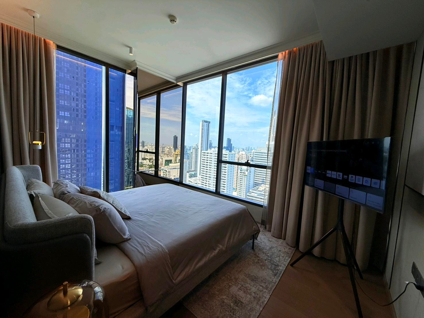 🏙️ ให้เช่า 𝗖𝗘𝗟𝗘𝗦 𝗔𝗦𝗢𝗞𝗘 | 𝟯 𝗕𝗘𝗗𝗥𝗢𝗢𝗠𝗦 | 137 ตร.ม. | ชั้น 36 | มีห้องแม่บ้าน | ใกล้ BTS อโศก และ MRT สุขุมวิท ✨ 🏙️ ให้เช่า 𝗖𝗘𝗟𝗘𝗦 𝗔𝗦𝗢𝗞𝗘 | 𝟯 𝗕𝗘𝗗𝗥𝗢𝗢𝗠𝗦 | 137 ตร.ม. | ชั้น 36 | มีห้องแม่บ้าน | ใกล้ BTS อโศก และ MRT สุขุมวิท ✨
