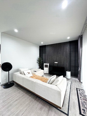 [ให้เช่า] หมู่บ้าน สราญสิริ รามคำแหง / 3 ห้องนอน 3 ห้องน้ำ / 63 ตรว. 185 ตรม. **70,000** บ้านเดี่ยวโครงการใหม่ ตกแต่งสวย เฟอร์นิเจอร์และเครื่องใช้ไฟฟ้าครบชุด สังคมดี เดินทางสะดวก พร้อมเข้าอยู่ ใกล้สนามบินสุวรรณภูมิ – รูปที่ 3