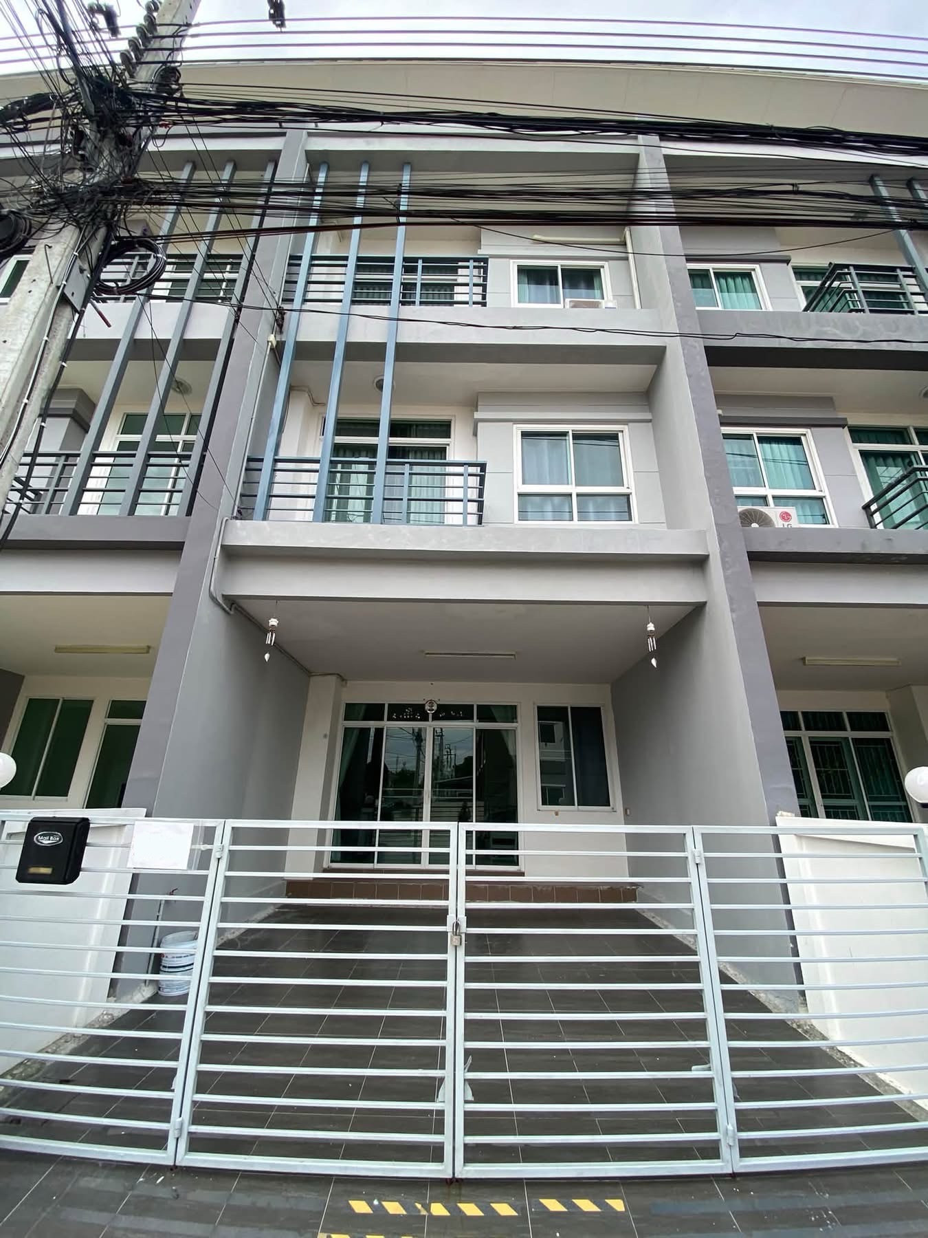 ให้เช่าทาวน์โฮม รื่นฤดี 7 รามอินทรา-หทัยราษฎร์ ใกล้แฟชั่นไอส์แลนด์ และ MRT ตลาดมีนบุรี
