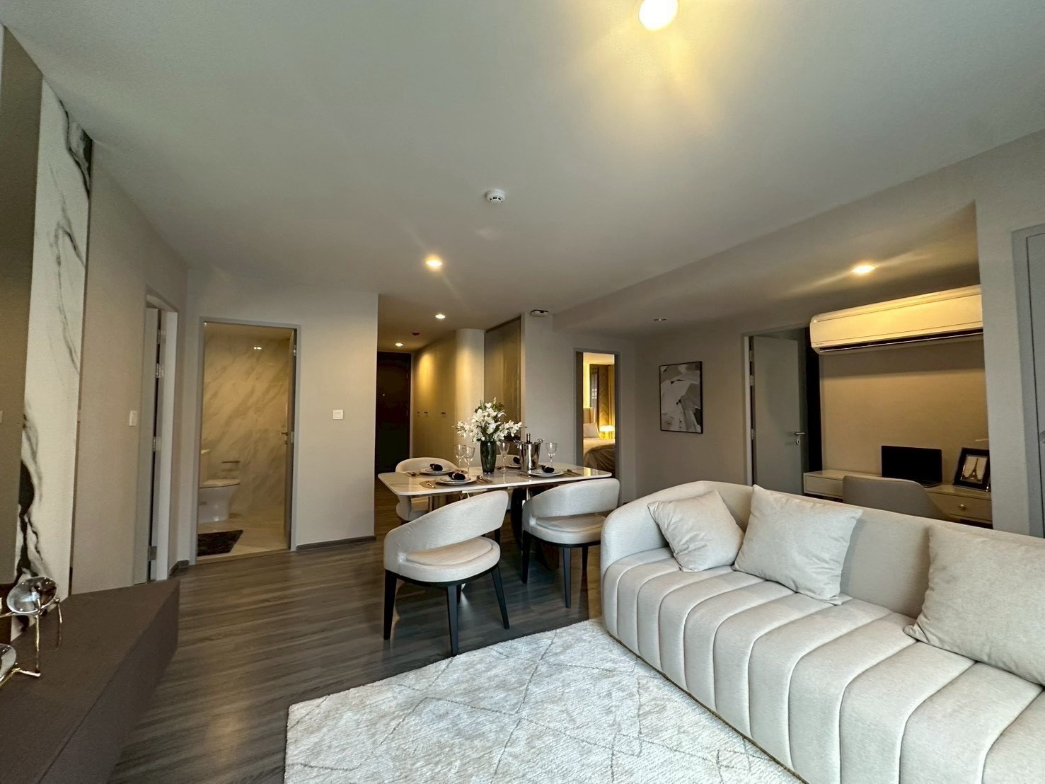 Selling at a loss urgently, Condo Ideo Mobi Sukhumvit 40, 3 bedrooms, 3 bathrooms, 3 parking spaces, price only 10 million, 087-7075210 Boy
