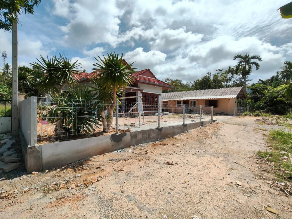 Call : 099-359-4236 Two houses with land area 115 sq.wa, Location in Taling Ngam, Koh Samui, Surat Thani, Near Sri Fah Fresh Market Call : 099-359-4236 Two houses with land area 115 sq.wa, Location in Taling Ngam, Koh Samui, Surat Thani, Near Sri Fah Fresh Market