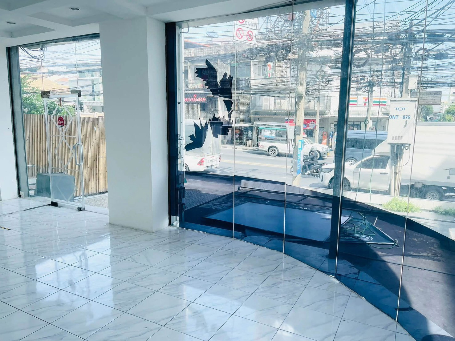 🏢 Commercial building, 2 units, demolished, corner room, next to the main road, On Nut 41, building in an outstanding location. Suitable for doing business + living in it ✅ Company registration possible 💰 Rent 70,000 baht/month | Negotiable – รูปที่ 3