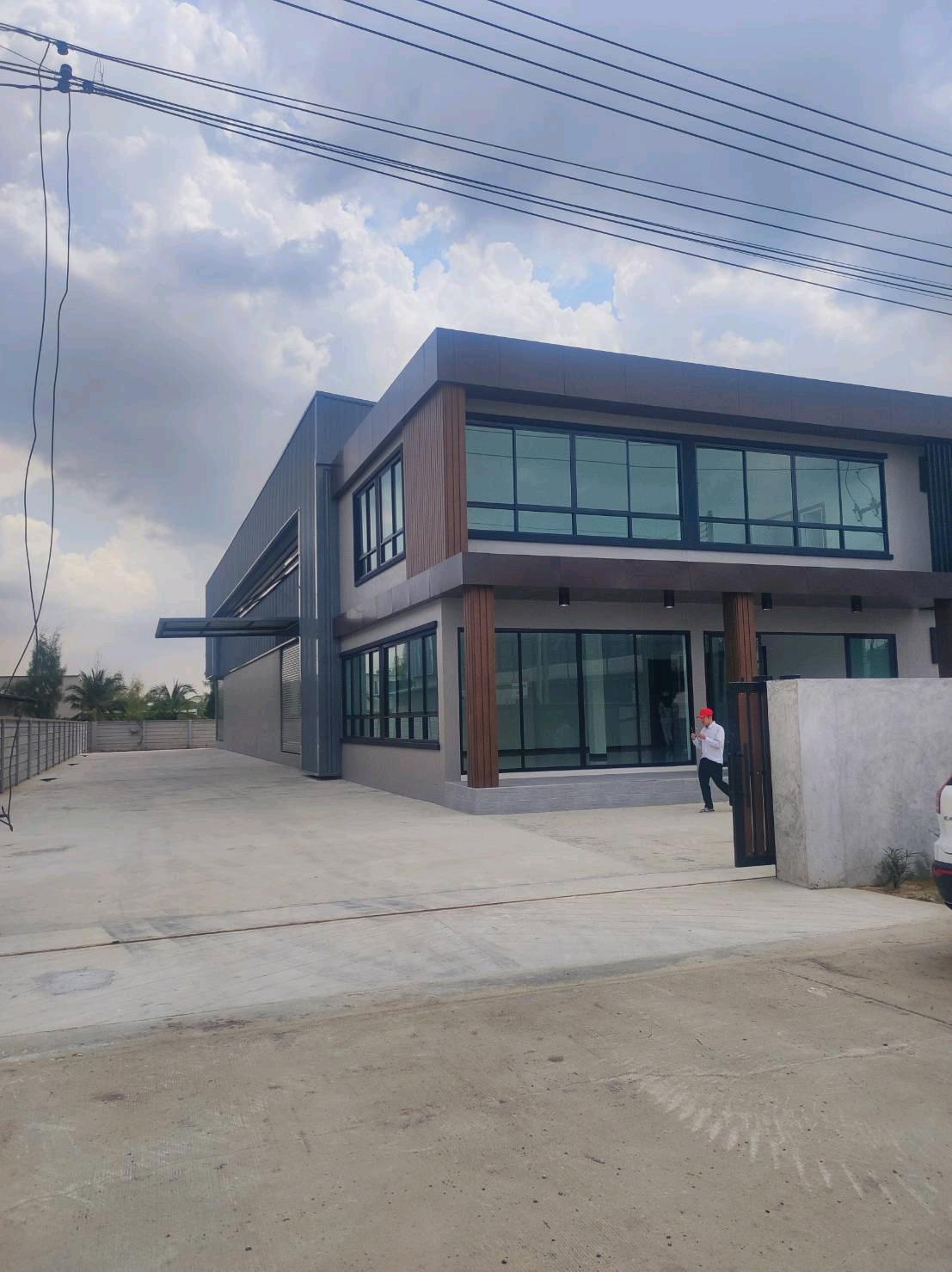 Warehouse for sale with tenants gives immediate returns.