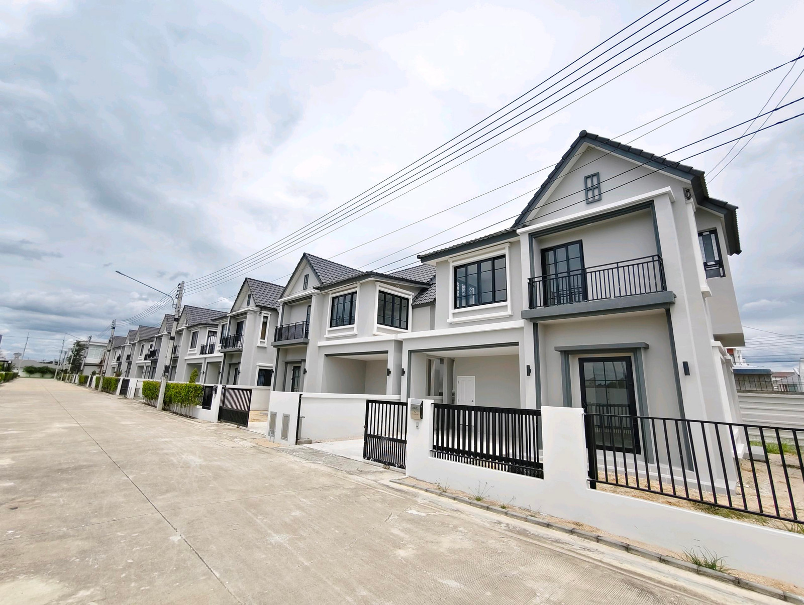 House for rent, Centro One Phan Thong, new house, Luxury Modern, near Amata, 32,000/month, 2 houses available. – รูปที่ 2