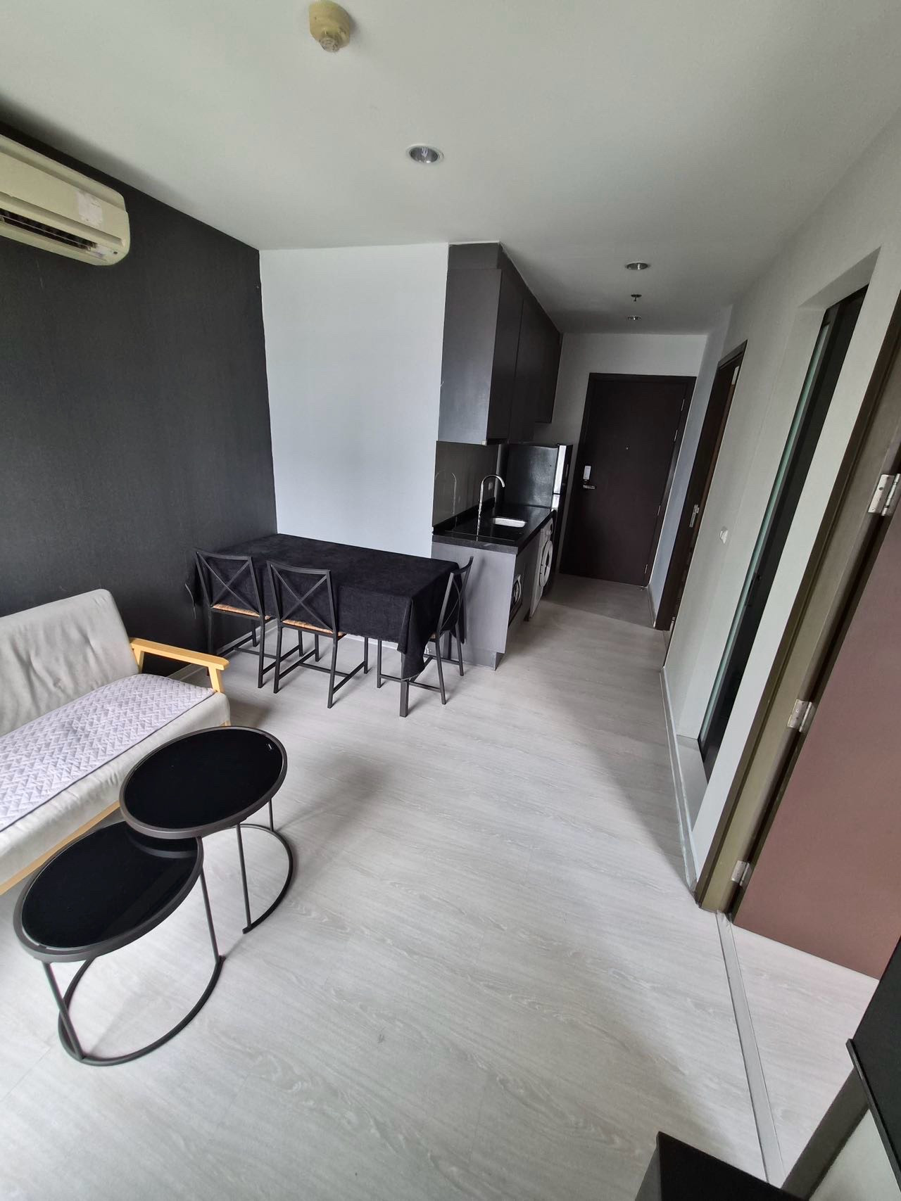 2-bedroom, 1-bathroom apartment for rent at Rhythm Asoke. 2-bedroom, 1-bathroom apartment for rent at Rhythm Asoke.
