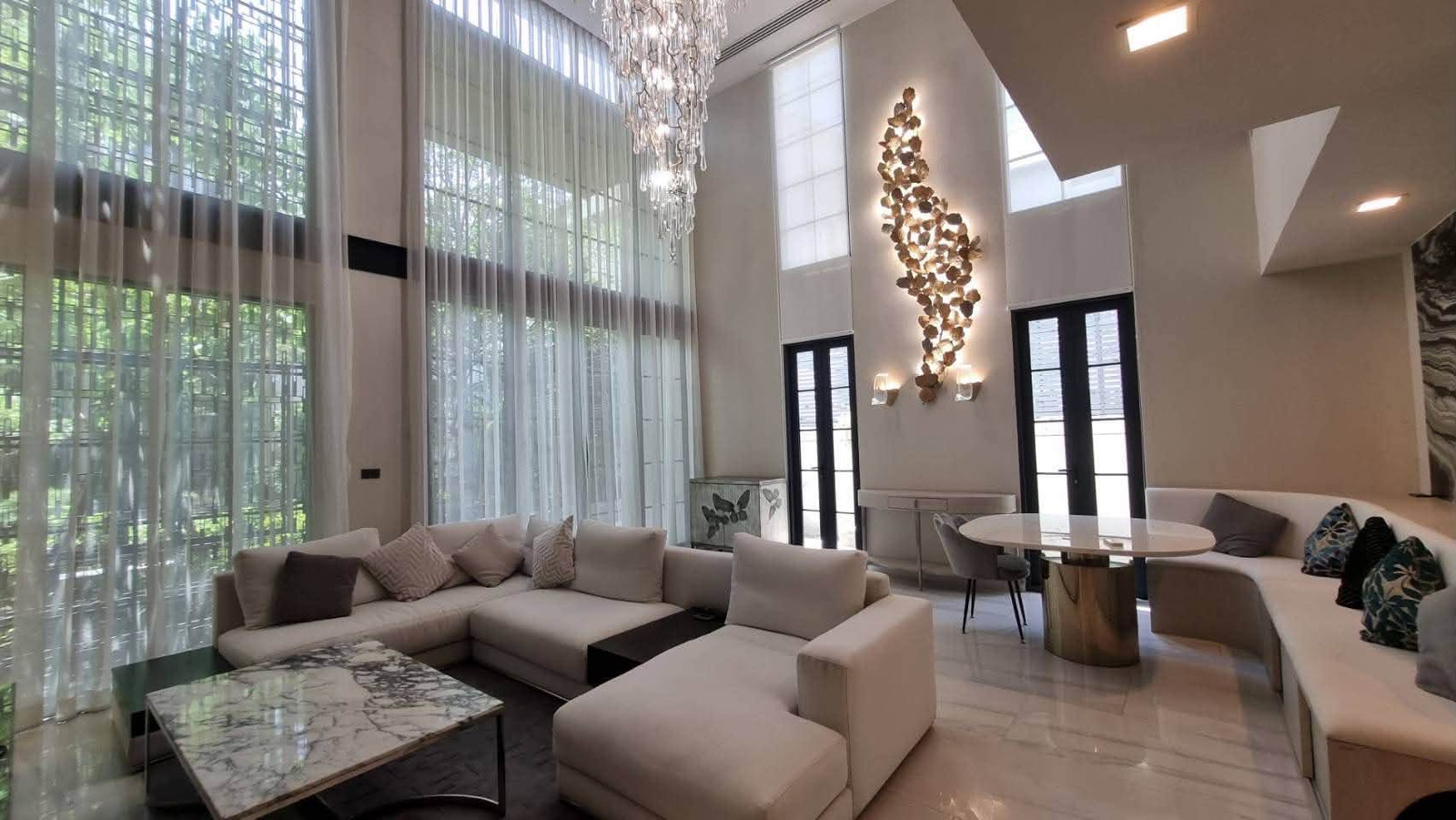 FOR RENT / SALE 📍 Quarter 31 5-Story Townhome with Elevator Rental Price: ฿280,000/month Selling Price: ฿79 Million
