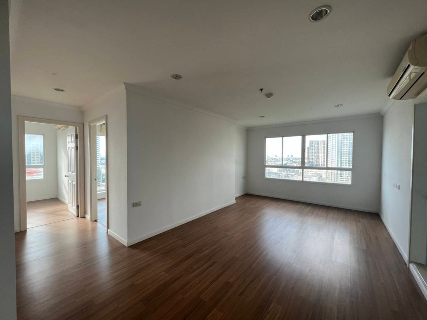 For sale cheap: Lumpini Suite Pinklao (2 Bed 63.85 sq m/4.0 million) Floor 12A, empty room/if interested, please inquire. Call/Line 0641535924 For sale cheap: Lumpini Suite Pinklao (2 Bed 63.85 sq m/4.0 million) Floor 12A, empty room/if interested, please inquire. Call/Line 0641535924