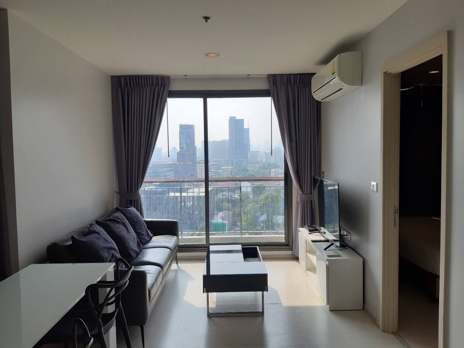Rhythm Sukhumvit 42, available rooms, ready to move in.