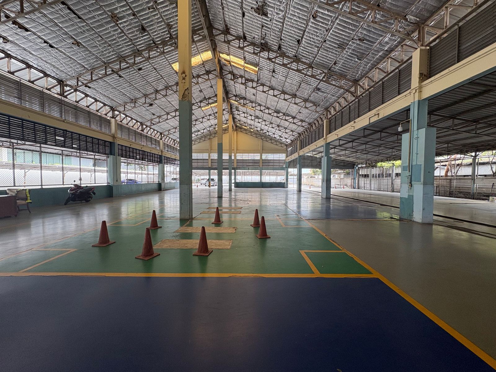 ให้เช่าโกดังขนาดใหญ่ ใจกลางสีลม เหมาะทำ Sport Club, Tennis Court หรือ Pickle Ball – รูปที่ 2