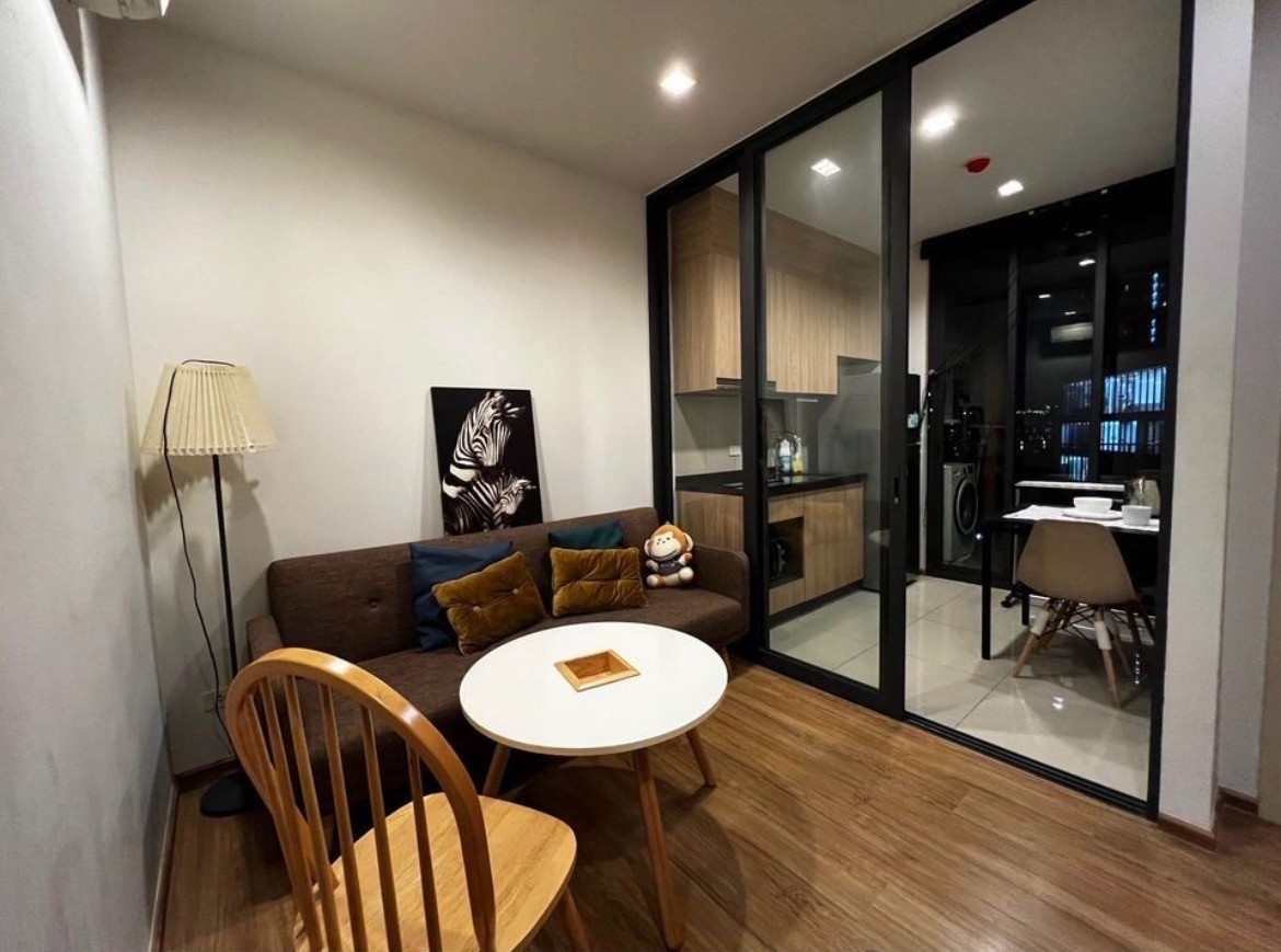 Resort style condo Hasu Haus near BTS On Nut, selling below cost, price 3.555 million baht. Resort style condo Hasu Haus near BTS On Nut, selling below cost, price 3.555 million baht.